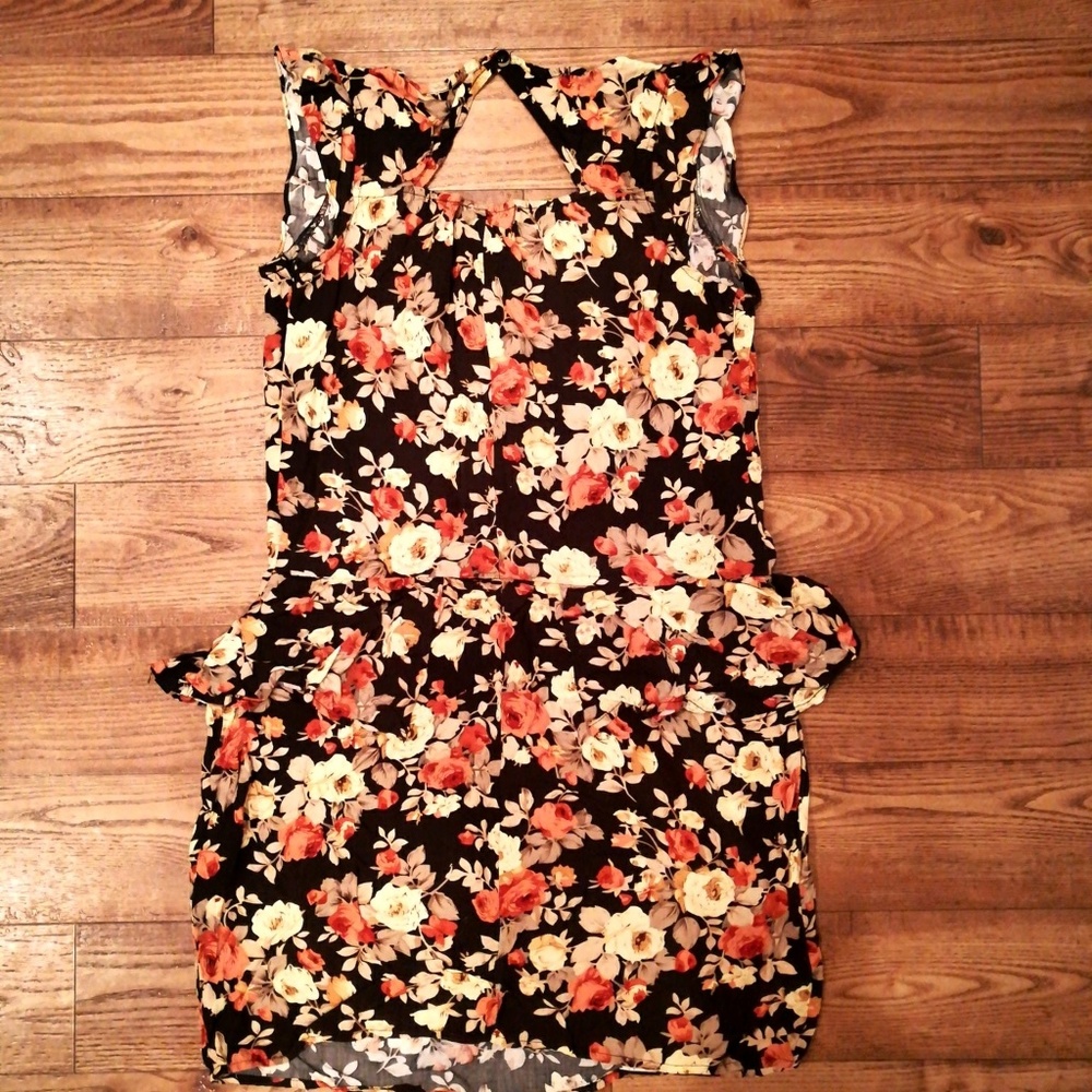 Dress - Picture 3 of 3